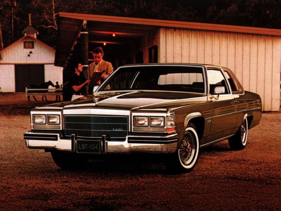  Cadillac Fleetwood Brougham d&rsquo;Elegance Coupe 1982 года  (фото 2 из 5)